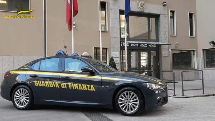 Automobile della Guardia di Finanza