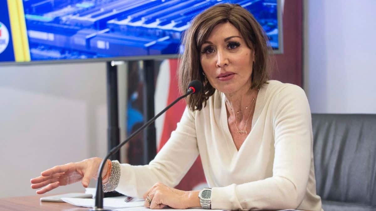 Ispezioni anti Gender all’Università di Roma Tre e Sassari: 121 docenti contro la ministra Bernini