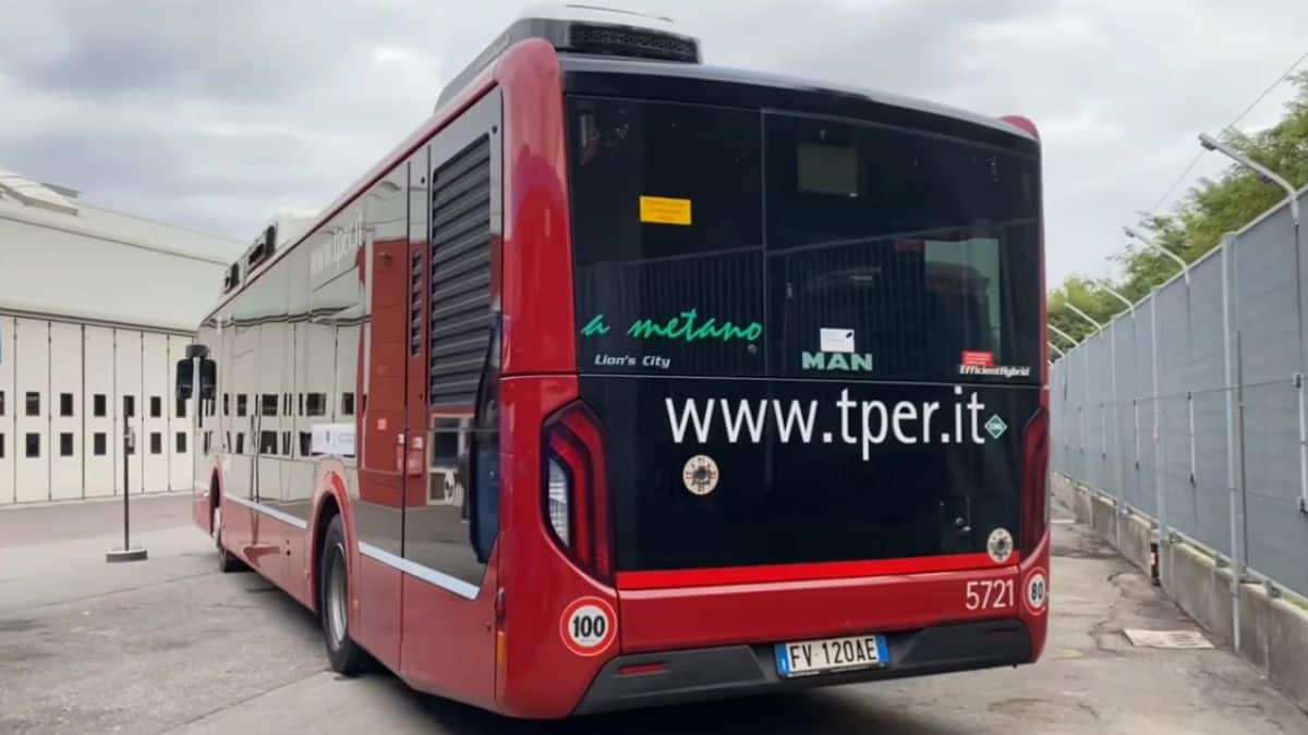 Bologna, trasporto pubblico gratuito per chi accompagna i bambini a scuola: ecco la nuova agevolazione