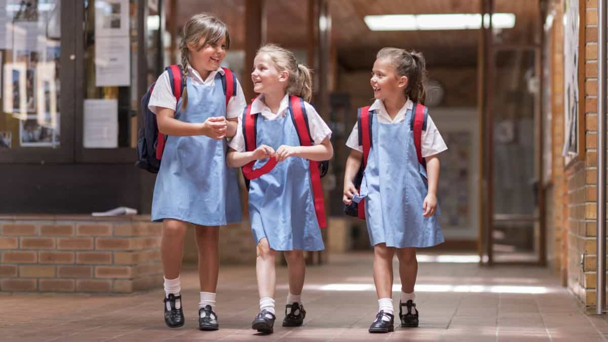 Il grembiule a scuola, si o no? Gli alunni dell’IC ‘Rita Borsellino’ di Palermo aprono un dibattito