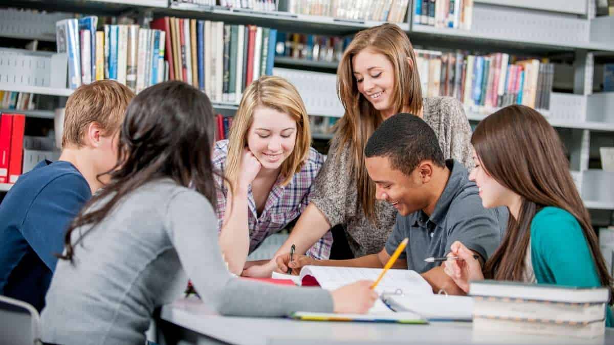 Peer Education: l’educazione tra pari come strategia di crescita condivisa